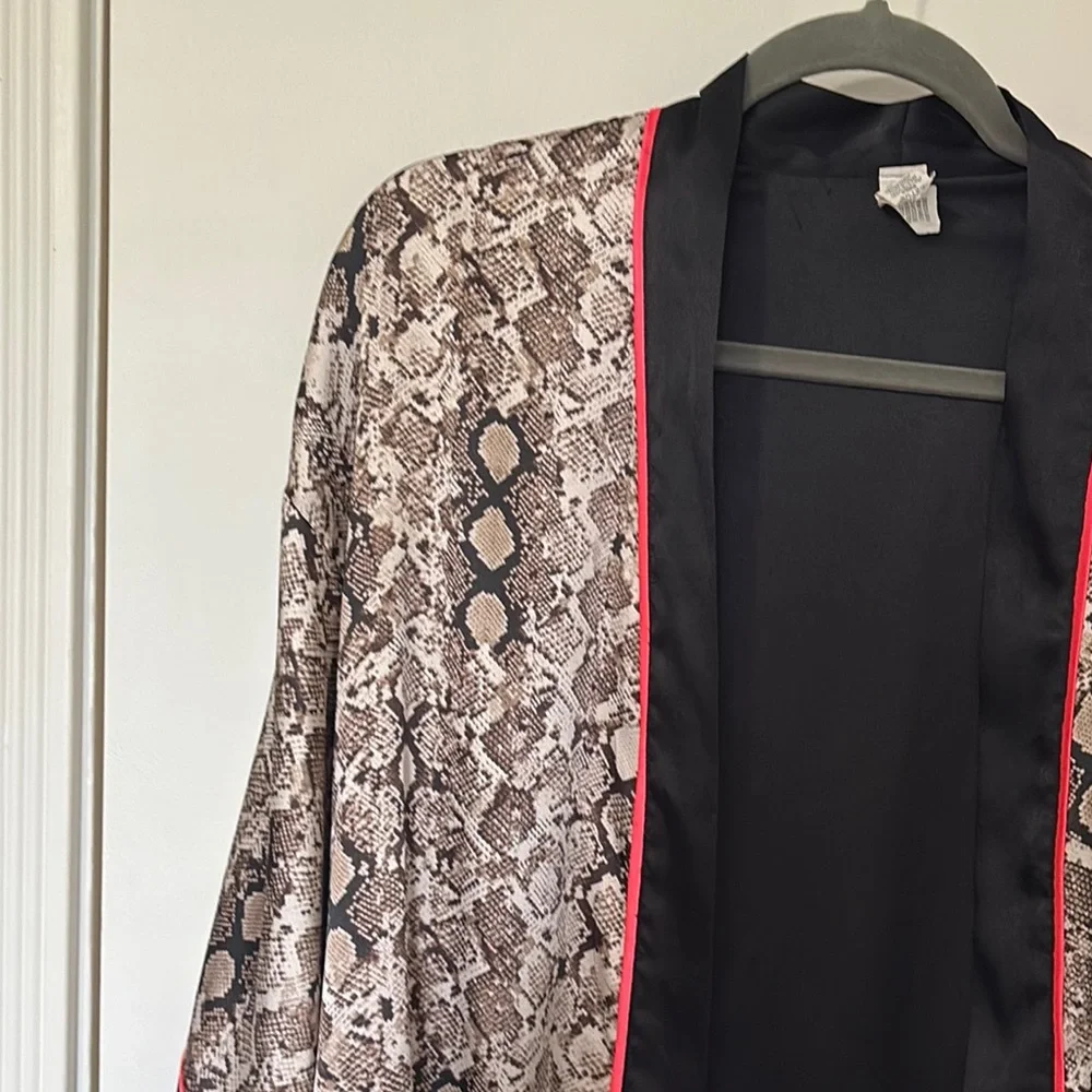 Victoria's Secret Snakeskin and Black Robe with Pink Trim (Reversible). - Picture 3 of 5